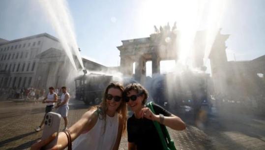 Temperatura tropikale në Europë, qytetet 'përpëliten' nën valën e të nxehtit! Termometri shënon mbi 40 gradë Celsius, e diela parashikon stuhi