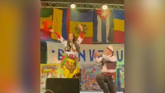 Azgan Haklaj dhe e bija pasqyrojnë 'shpirtin' e Tropojës në Sanremo, vallja e tyre mahnit publikun italian