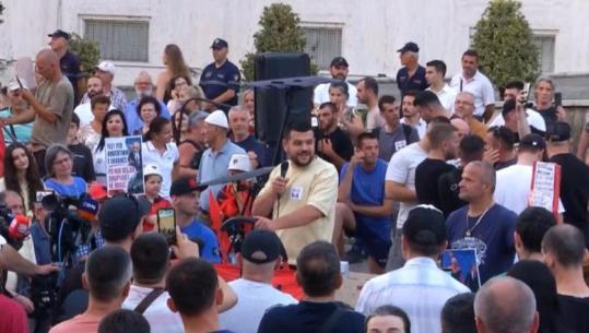 Protesta e 29-të në Tiranë nis me thirrje për vigjilencë: Mos bini pre e provokimeve të patronazhistëve