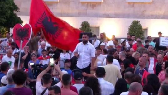 Protestuesi: Rama nëse nesër del në zgjedhje, do të jetë funerali yt! Presidenti ynë është qesharak, ikni si burrat ose do ju largojmë ne