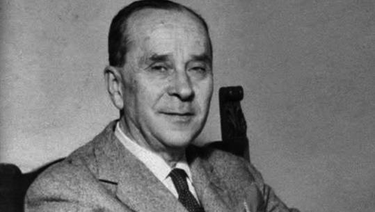 ‘Në momentet e fundit të jetës në dhomën e spitalit, Eqerem bej Vlora, më la disa porosi dhe amanetin’/ Dëshmia e rrallë e Hëna Ali Këlcyrës për mikun e familjes që s’donte të varrosej në Vjenë
