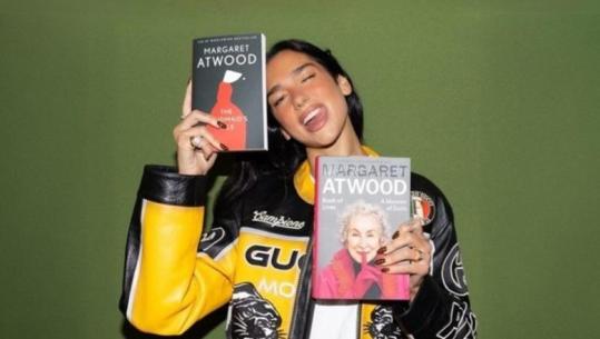 Liri për librat e ndaluar dhe të censuruar, Dua Lipa hap bibliotekën e saj në Portugali