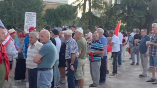 Protesta e 30-të në Tiranë, kërkohet largimi i Ramës e Berishës nga skena politike