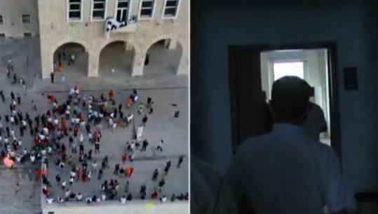 Tiranë/ Tubimi i 30-të, kërkohet largimi i Ramës e Berishës nga skena politike! Protestuesit 'mësyjnë' te Politekniku! Organizatori Arben Kola thërret protestë për nesër në Rrjoll