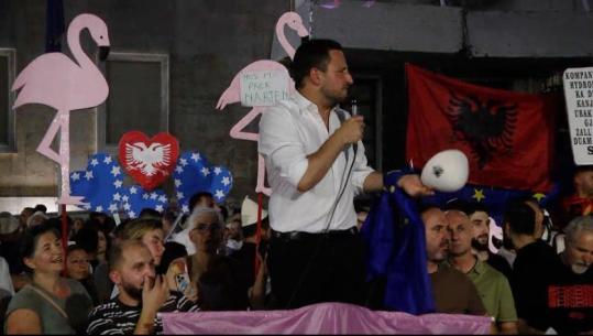 ‘Mos duroni më korrupsionin’- Zv/Presidenti i PE i bashkohet protestës me qeleshe në kokë: Jeni në anën e duhur të historisë!