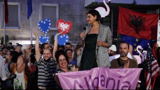 Politikania greke i bashkohet protestës në Tiranë: Edi Rama po e shet Shqipërinë te të huajt! S’ka integrim në BE nëse kryeministri nuk dëgjon zërin tuaj