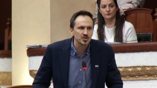 Muçi akuza PS e PD: Po bashkëpunoni, seancën e kaluar e mbyllët që të shmangnit protestuesit