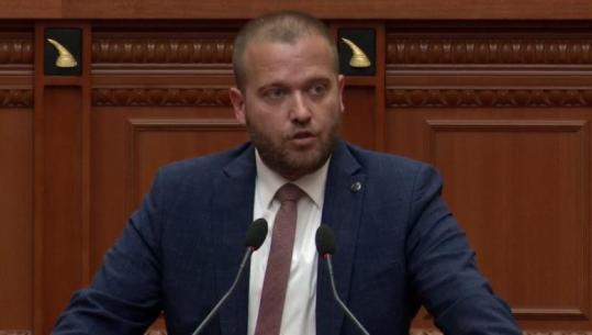 Protestuesit te Kuvendi/ Deputeti Bido: Morali politik i tyre është vetëm dhuna, gjuha e urrejtjes dhe denigrimet! Këta që pretendojnë se janë ‘të rinj’ po na kujtojnë luftën e klasave