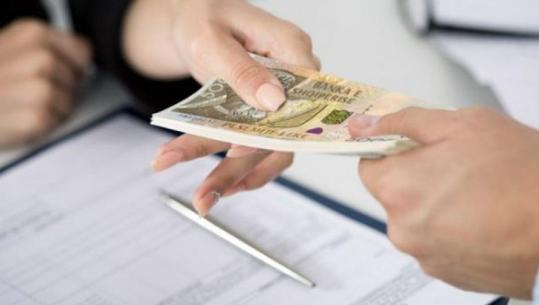 Rekord i ri me cash-in, rreth 493 miliardë lekë jashtë bankave! Pagesat me para në dorë ‘zgjidhje e parë’ për shqiptarët