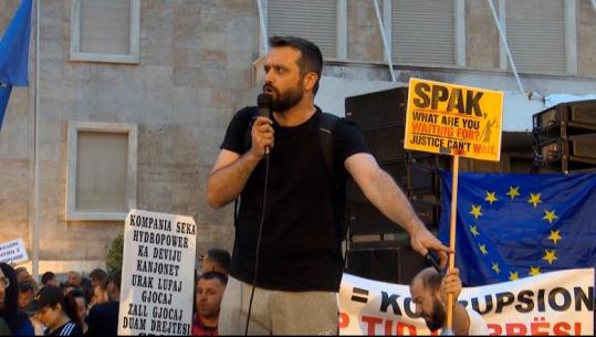 I riu shqiptar nga Gjermania: Kriminelët nuk janë në protestë, por në tavolinën e Këshillit të Ministrave