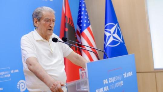 Protestuesit sulmuan me vezë deputetët e policët, Berisha: Protestë pa dhunë, policia egërsi shtazore 