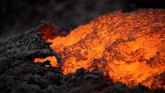 FOTO/ Shpërthimi i malit Etna, pamjet spektakolare të ‘lumit’ të zjarrtë të lavës