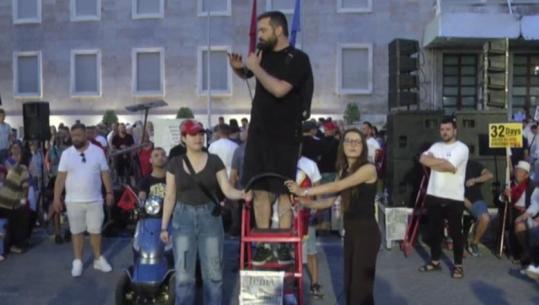 Protestuesi: Nesër te Kuvendi në orën 10:00 të pengojmë deputetët për të hyrë, policia të ketë kujdes kë prek me dorë