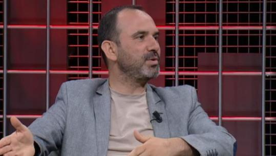 Incidenti me gruan në protestë/ Organizatori Xhemalaj: Kishte sjellje provokuese! Te Kuvendi, protestuesit u ndien të kërcënuar nga prania e FNSH! Sulmi me vezë, akt normal në demokraci