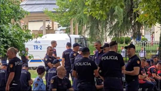 Blindohet parlamenti, masa sigurie për protestën e paralajmëruar para Kuvendit