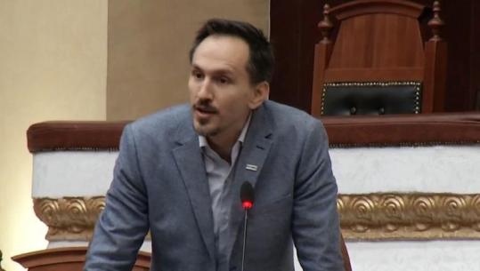 Muçi: Më vjen turp që të vij në punë dhe të dëgjoj se populli aty jashtë bërtet parlamenti i krimit