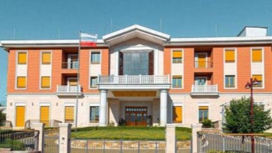 'Pretendimet për përfshirjen e Kremlinit në protesta janë të pabaza', Ambasada ruse i përgjigjet Ballës dhe Gonxhes: Mos kërkoni armiq aty ku nuk ekzistojnë