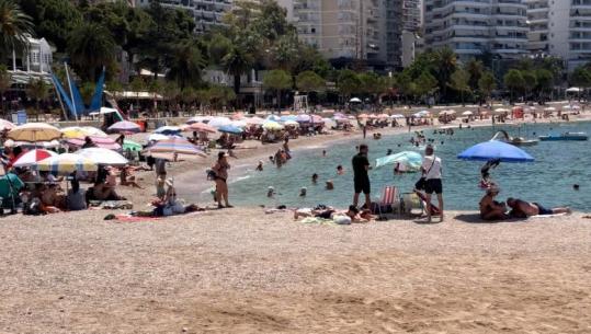 Dominojnë të rinjtë, qindra turistë nga Korfuzi në Sarandë: Deti i pastër dhe njerëz mikpritës! Rezervimet vijojnë dhe për gushtin