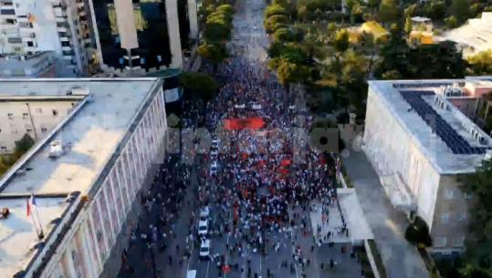 LIVE TV- Protestë kombëtare me diasporën, qytetarët të Kryeministria: Jemi kundër regjimit të Ramës, lironi protestuesit