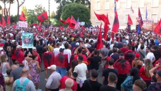 Shpend Gashi porosi protestuesve: Mos bini pre e provokimeve, e kemi vendosur jetën kolateral në këtë protestë!