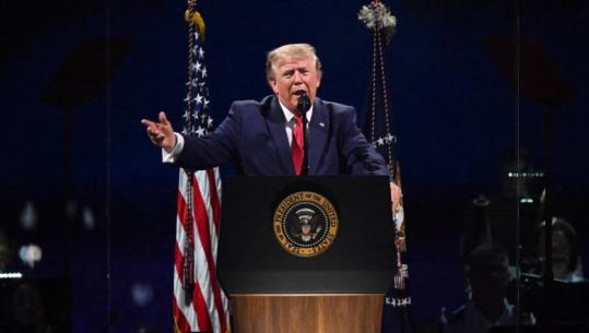 SHBA/ 250-vjetori i Pavarësisë, Trump ngjitet në skenë pas shtyrjes për shkak të motit të keq: Jemi më të pasur dhe më të fortë se kurrë