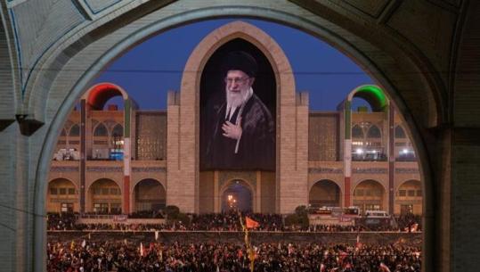 Iran/ Vijon ceremonia mortore për Khamenein, mungon Mojtaba! Rreth 20 milionë pjesëmarrës