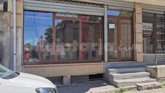 Plagosje me sëpatë në Korçë, një person përfundon në spital (VIDEO)