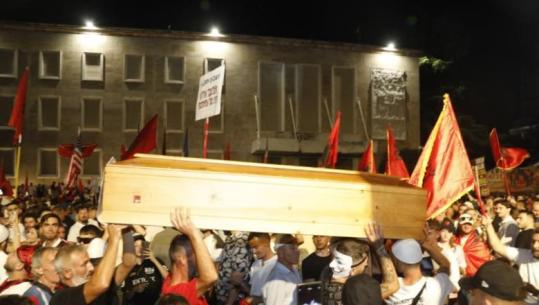 Jakin Morena: Dhuna, arkivoli dhe vajtojcat, ‘çmendina’ që ndoti protestën