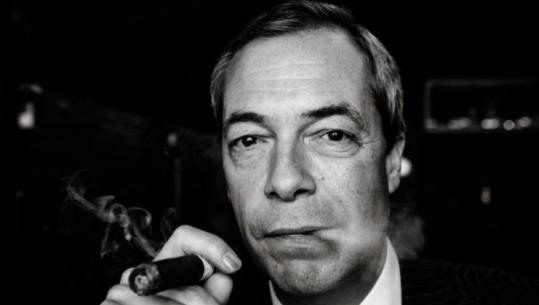 'Babai i Brexit' në telashe, media britanike akuzon Nigel Farage se përfitoi para nga një i dënuar në SHBA