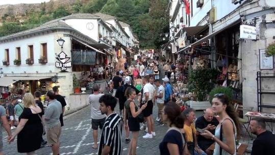 Gjirokastra, ndër qytetet më të ‘lakmuara’ nga të huajt! Vetëm gjatë qershorit, u vizitua nga 25 mijë turistë