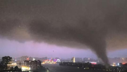 Kina qendrore goditet nga dy tornado, bilanci arrin në 8 viktima! Supertajfuni Bavi kërcënon vendin