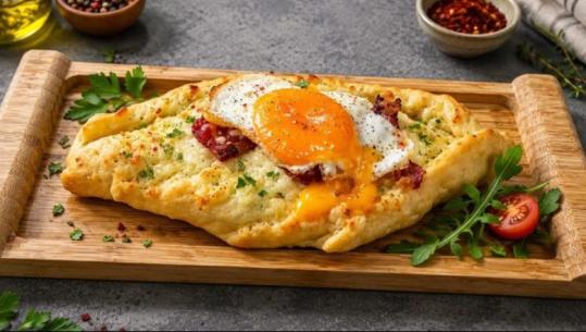 'Peinirli' Pite greke me pançetë, mozarela dhe vezë nga zonja Albana