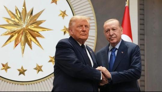 Ankara/ Erdogan pret Trump me ceremoni: I rrit vlerën samitit të NATO-s! Presidenti amerikan: Po marr pjesë vetëm sepse zhvillohet në Turqi
