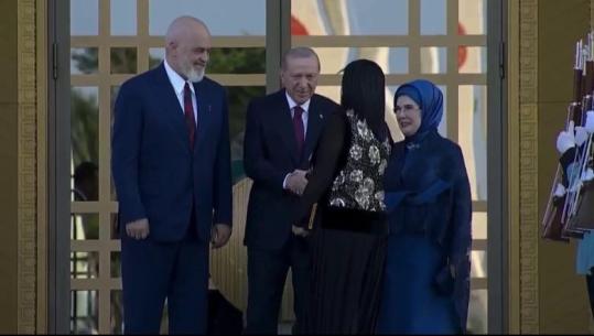 Sot e nesër samiti i NATO-s në Ankara, kryeministri Rama mbërrin në Turqi, pritet nga presidenti Erdogan