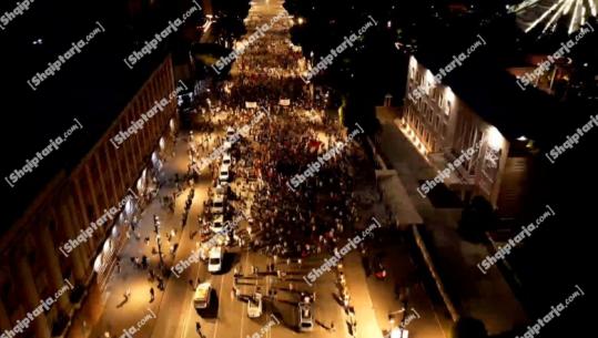 Protesta e 38-të/ Balla publikon foto nga pjesëmarrja: Përfunduat si dasmë lagjeje sepse lejuat Saliun e Shehajn! Protestuesi: Dorëheqja e Ramës, e panegociueshme