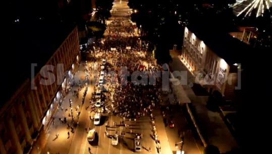 Protesta e 38-të/ Balla publikon foto nga pjesëmarrja: Përfunduat si dasmë lagjeje sepse lejuat Saliun e Shehajn! Protestuesi: Dorëheqja e Ramës, e panegociueshme
