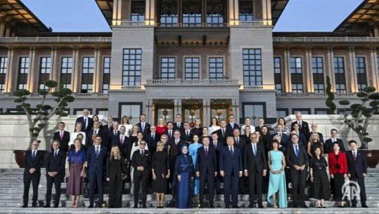 Fotoja familjare nga darka shtetërore e presidentit Erdogan me udhëheqësit e NATO-s