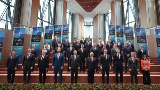 Ermal Nufi publikon foto nga takimi në Samitin e NATO-s në Ankara me ministrat e Mbrojtjes së vendeve të Aleancës: Moment i mirë për forcimin e marrëdhënieve