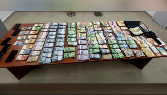 Berat/ Punonin dhe administronin 6 pika këmbimi valutor pa licena, vihen në arrest shtëpie 4 persona, 7 të tjerë 'detyrim paraqitje'! Sekuestrohen 8.8 milionë lekë, mbi 118 mijë euro dhe 7 mijë dollarë