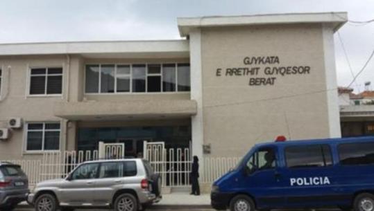 Ushtronin aktivitet bankar pa licencë, Prokuroria e Beratit kërkon ‘arrest shtëpie’ dhe ‘detyrim paraqitje’ për 11 persona