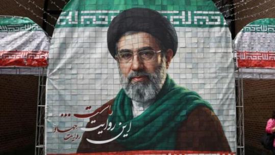 Analiza: Çfarë tregon për Republikën e re Islamike mungesa e Mojtaba Khameneit në varrimin e të atit?