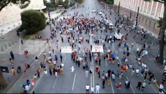 Qytetarët në protestë për 41 ditësh, kërkohet largimi i Ramës dhe Berishës