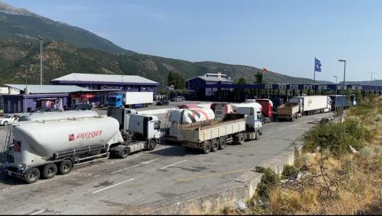 2 milionë hyrje-dalje u përpuan në pikat kufitare mes Kukësit e Kosovës gjatë majit e qershorit, mbi 12 mijë vetëm sot