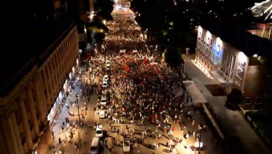 Dita e 42-të e protestës, kritika për koncertin e Kanye West: 4 milionë eurot të shkonin për qytetarët e fermerët! Rama të dorëhiqet