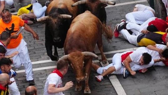 Vrapimi me dema në San Fermin të Spanjës, 12 të plagosur, njëri prej tyre në gjendje të rëndë