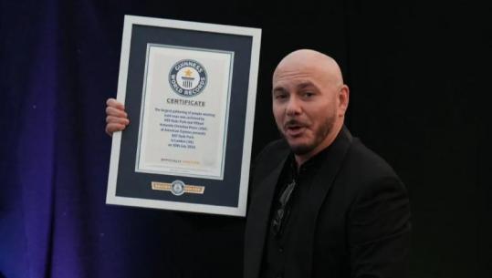 Rekord, por jo në muzikë! Pitbull hyn në Guinness, mbledh turmën më të madhe të ‘tullacëve’