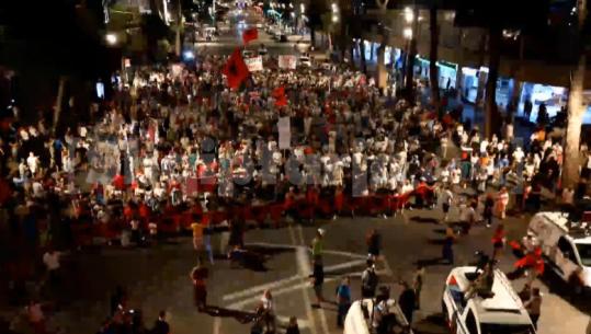Protesta/ 'Review'-t negative ndaj bizneseve, aktivisti Tepelena: Hitën do e kallëzojmë në SPAK! Sulmojnë qytetarët që nuk i bashkohen tubimit