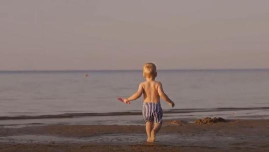 Temperaturat e larta, dermatologia: Plazhi të frekuentohet në orët e para të mëngjesit ku rrezatimi ndaj rrezeve është më i vogël 