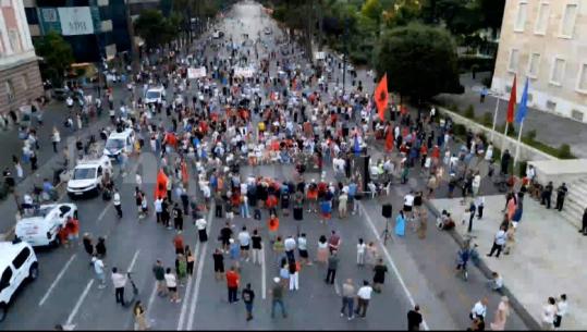 Sot tubimi i 44-t në Tiranë kundër Qeverisë dhe klasës politike, organizatori Lika premtim qytetarëve: Nëse na bashkoheni ne, do bëni pushime verore gjithë jetën!