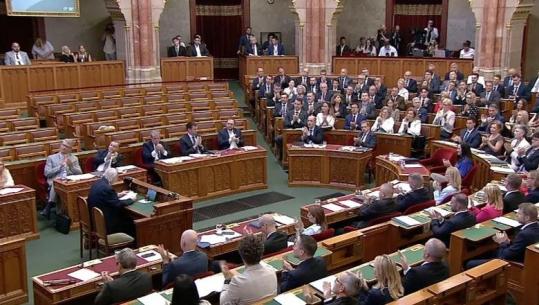 Parlamenti hungarez shkarkon presidentin Tamás Sulyok nga detyra